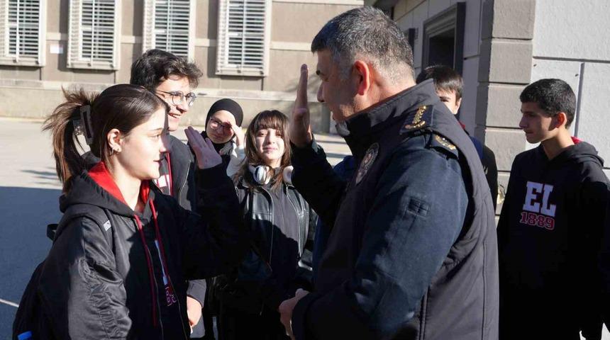 Erzurum Emniyet Müdürü okul çevresinde denetim gerçekleştirdi