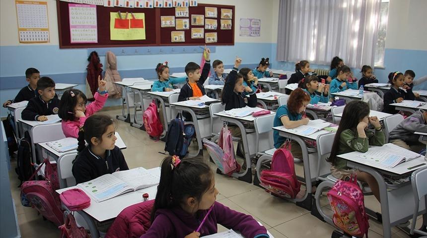 12 Haziran okullar tatil mi, neden tatil? Cuma g&uuml;n&uuml; okul var mı? MEB duyurdu