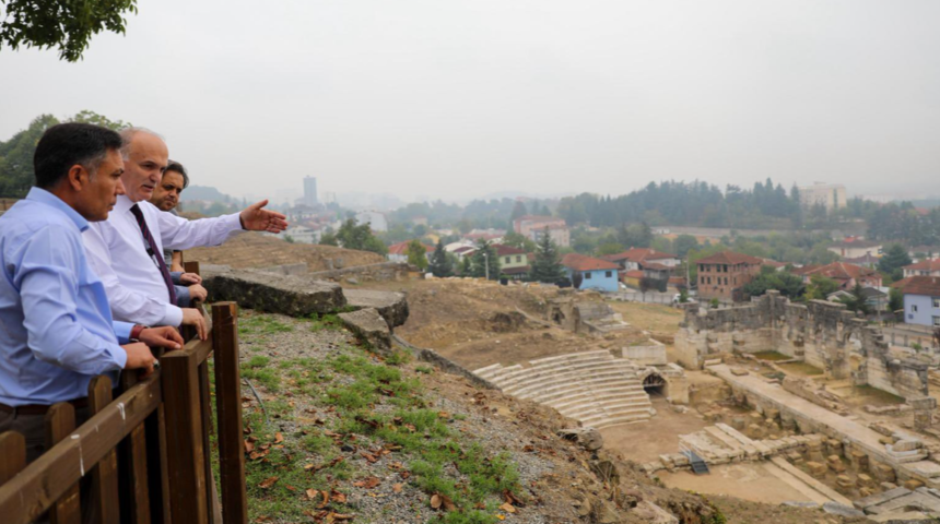 Batı Karadeniz'in Efes'i büyülüyor! Faruk Özlü: "Daha büyük bulgular için araştırma alanımızı genişletiyoruz"
