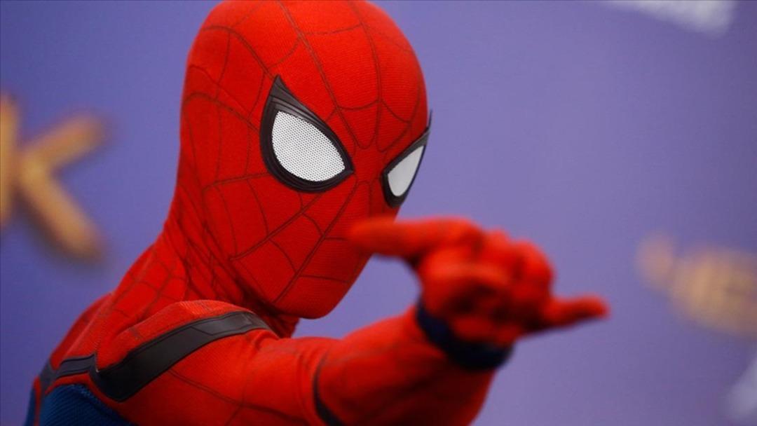 Zendaya ile yaşadığı aşkla gündemden düşmüyor: Nazara gelip kafasını çarptı! Tom Holland, yeni Spider-Man filmi çekimlerinde yaralandı 2