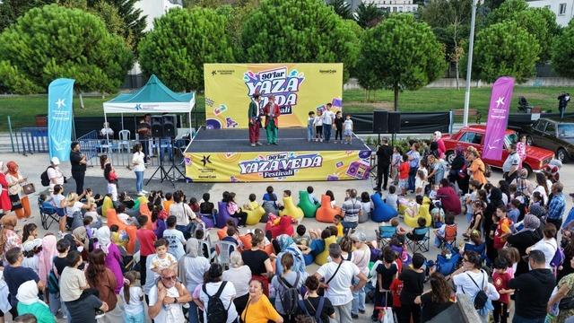 Küçükçekmece’de 90’lar coşkusuyla yaza veda