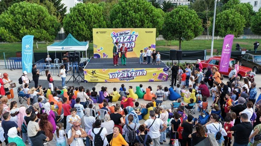 Küçükçekmece’de 90’lar coşkusuyla yaza veda