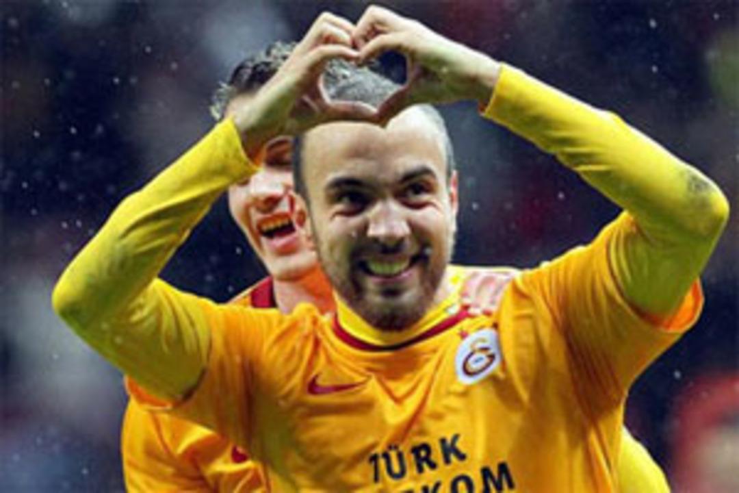 Galatasaraylı futbolcu evleniyor!