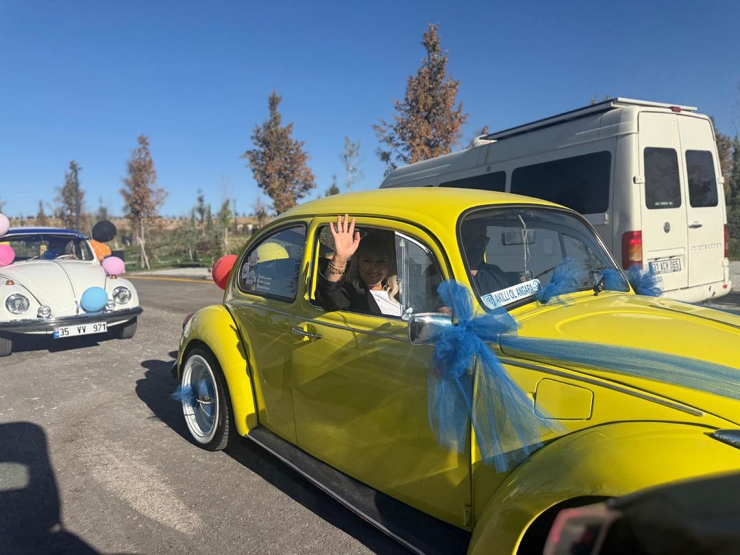 İki çocuk annesi Şebnem kanseri yendikten sonra vosvos konvoyu ile kutladı: "Kanseri yendim hayat kazandı" 6