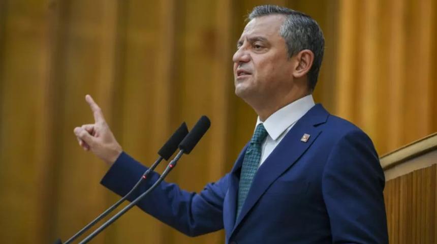 Özgür Özel'den Cumhurbaşkanı Erdoğan'a: "Trump'a Netanyahu'nun soykırımcı olduğunu söyle, seni karşılayıp elini sıkacağım"