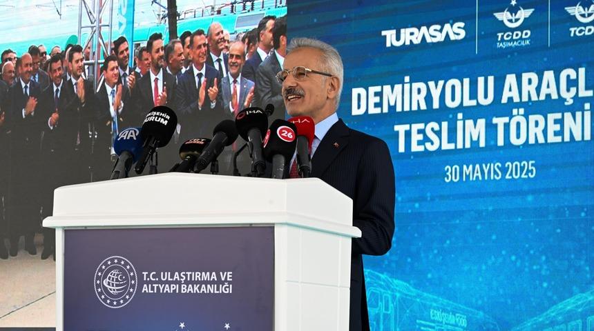 Bakan Abdulkadir Uraloğlu açıkladı: 'Milli Hızlı Tren' güneş enerjisiyle üretiliyor