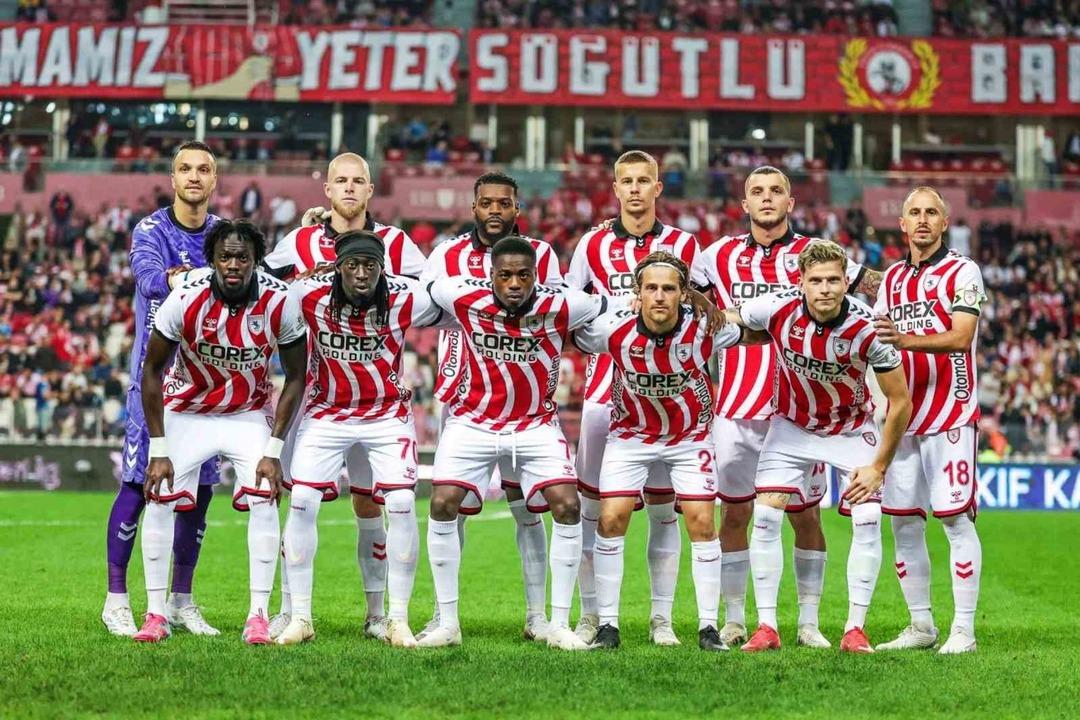 Samsunspor lige iyi başladı! Alt ligden gelen rakiplerine karşı fire vermeyen karadeniz ekibi puanını 11 e yükseltti... 1