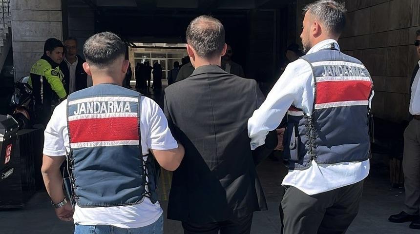 Dolandırıcılık suçundan 8 yıl 4 ay hapis cezası bulunan şahıs jandarma tarafından yakalandı