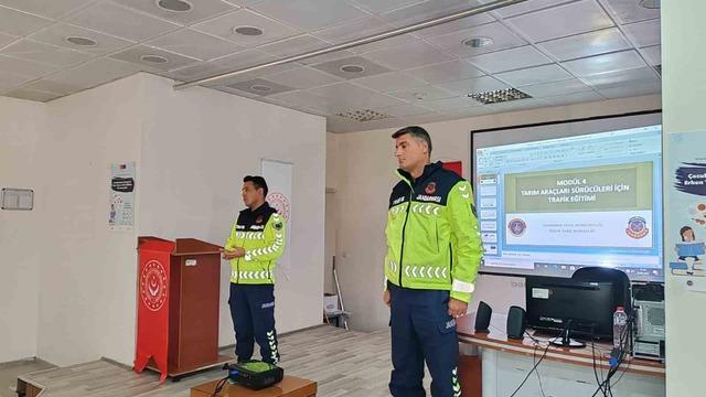 Patnos’ta tarım araçları sürücülerine bilgilendirme semineri