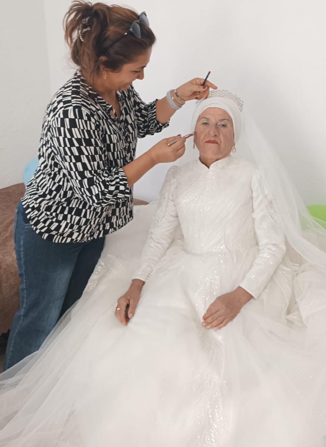 40 yıllık aşk, ilk düğünle taçlandı: 4 çocuklu 9 torunlu çift gelinlik ve damatlık hayalini gerçekleştirdi... 1