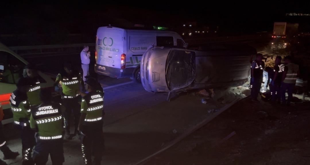Gaziantep’te feci kaza! Lastiği patlayan minibüs devrildi: 2 ölü, 8 yaralı 1