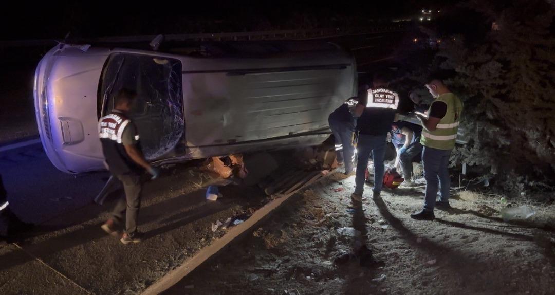 Gaziantep’te feci kaza! Lastiği patlayan minibüs devrildi: 2 ölü, 8 yaralı 2