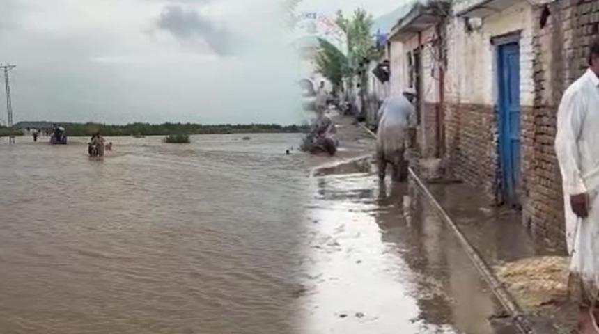 Pakistan faciayı yaşıyor! Ölü sayısı bini geçti