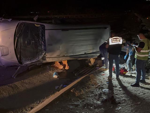 Feci kaza! Minibüs takla attı: 2 ölü, 8 yaralı