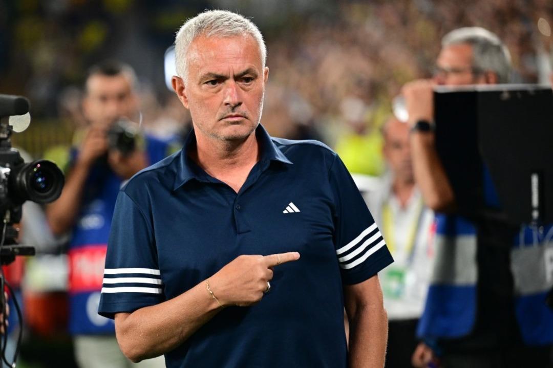 Sinan Engin den Fenerbahçe nin eski teknik direktörü Jose Mourinho için inanılmaz sözler!   Maç öncesi görüşmüşler...   3