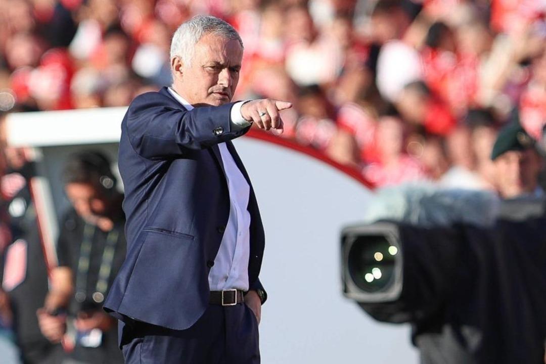 Sinan Engin den Fenerbahçe nin eski teknik direktörü Jose Mourinho için inanılmaz sözler!   Maç öncesi görüşmüşler...   2
