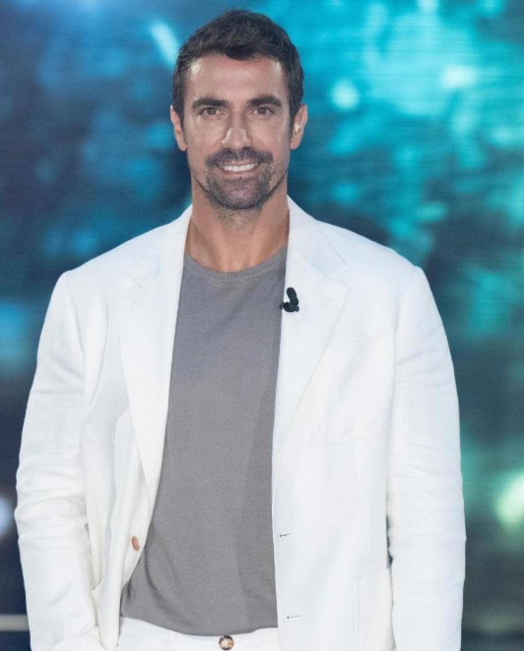 İbrahim Çelikkol sevgilisi Natali Yarcan ile sessiz sedasız evlendi! İlk nikah karesi ortaya çıktı 1