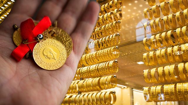 Nakit ihtiyacı olup yatırımını bozacaklar dikkat! 5 bin TL'yi geçti, gözler 19.35'te 'Bu hafta altın için...'