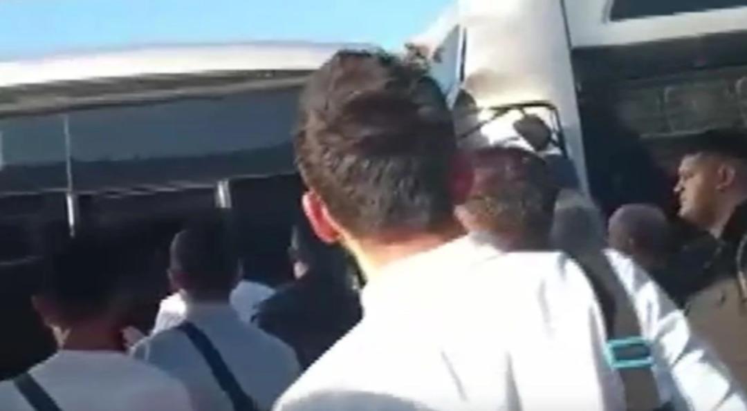 SON DAKİKA | Kadıköy de iki metrobüs çarpıştı! Ekipler sevk edildi 1