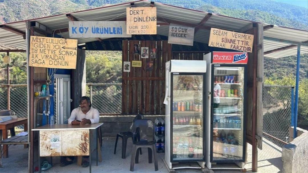 İş yerine astığı yazı dikkat çekti! Görenler yanına gitmeden geçemiyor 1