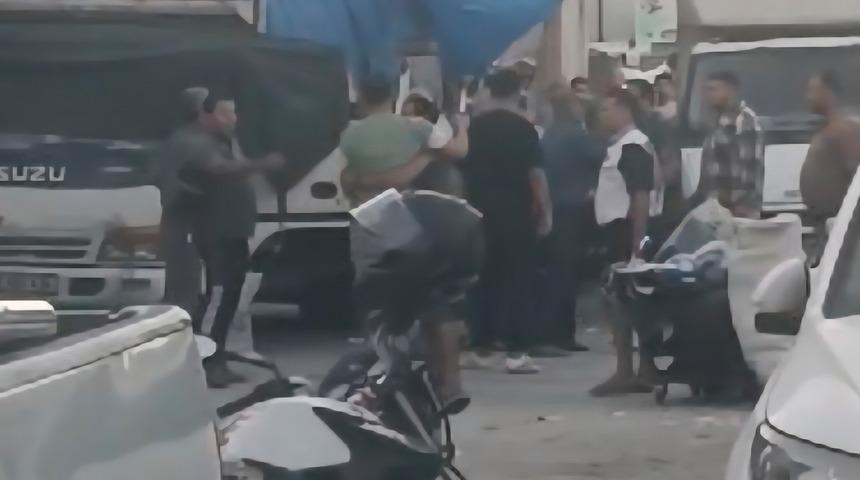 Hatay’da pazarcıların kavgası; 1 yaralı