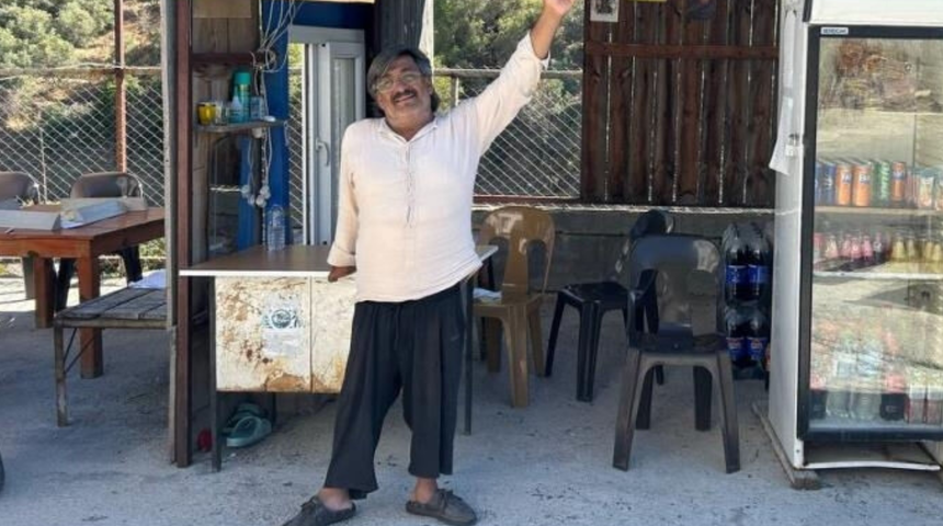 İş yerine astığı yazı dikkat çekti! Görenler yanına gitmeden geçemiyor