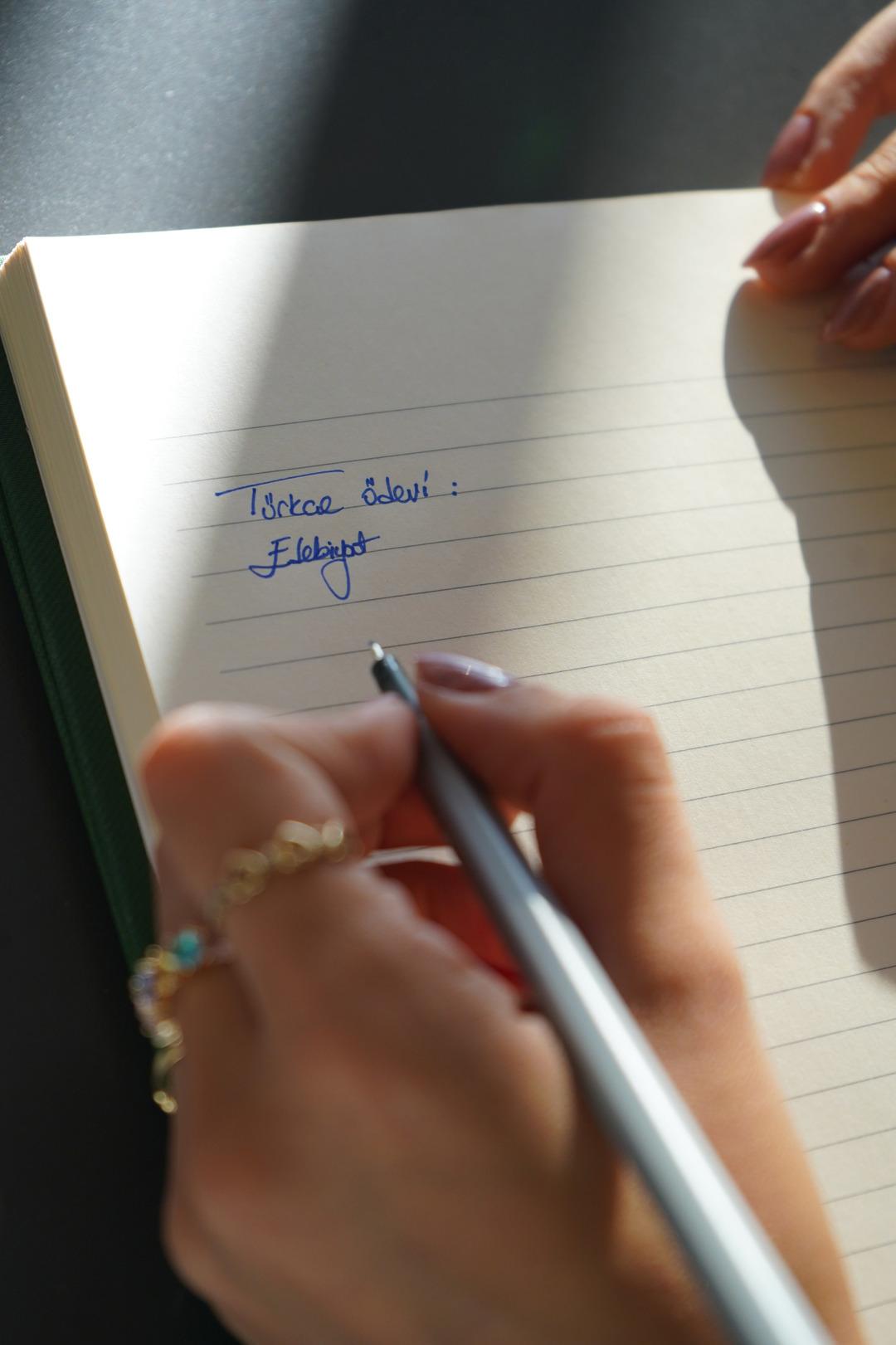 Yeni risk:  Ödev karaborsası!  Dijital ödev siteleri tehdit saçıyor: Çocukların bilgilerini çalıyor! Masum bir ödev yardımı olmayabilir... 4