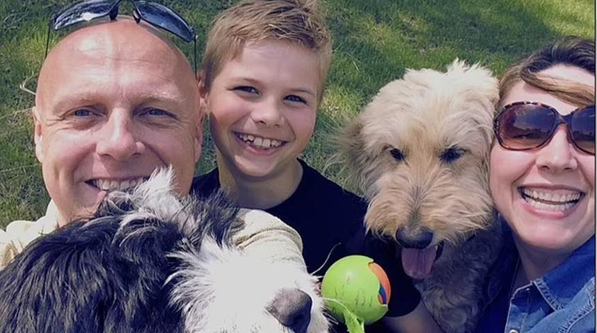 “Houston eskortları” arama kaydını görünce deliye döndü: Ölen eşinin küllerini köpeğinin dışkısıyla karıştırıp yedi! 