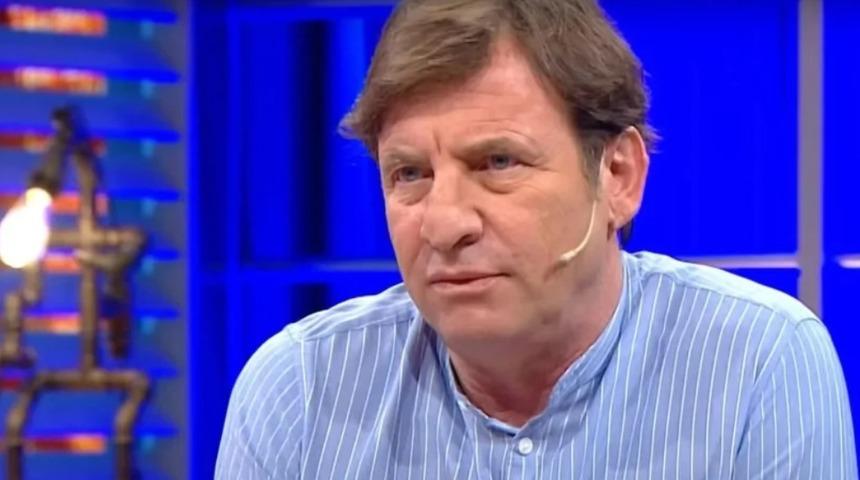 Kaya Çilingiroğlu sır gibi sakladığı sevgilisiyle görüntülendi! 25 yaş küçük aşkıyla el ele...   