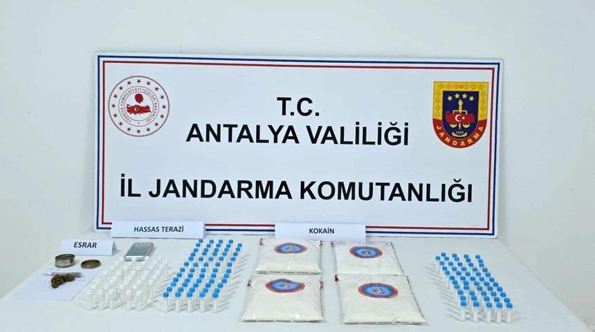 Antalya’da 5 kiloya yakın kokain ele geçirildi