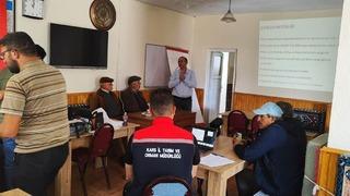 Kars’ta çiftçilere şarbon eğitimi verildi