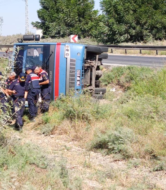 Mersin de cezaevi ring aracı devrildi: 5 i mahkum 12 yaralı 1