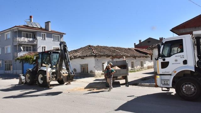 İnönü Belediyesi’nden ilçe içi yollarda bakım çalışmaları devam ediyor