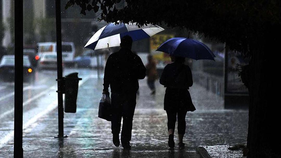 İstanbul a yağış geliyor! 10 derece birden düşecek: Gün ve saat verildi 1