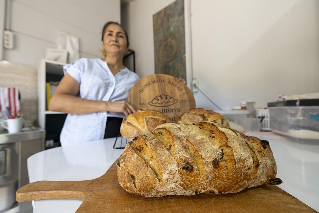 Mutfağında başladığı ekşi maya ekmek yolculuğunu atölyeye taşıdı! 1