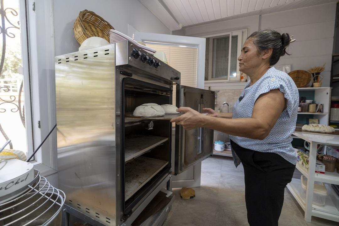 Mutfağında başladığı ekşi maya ekmek yolculuğunu atölyeye taşıdı! 3