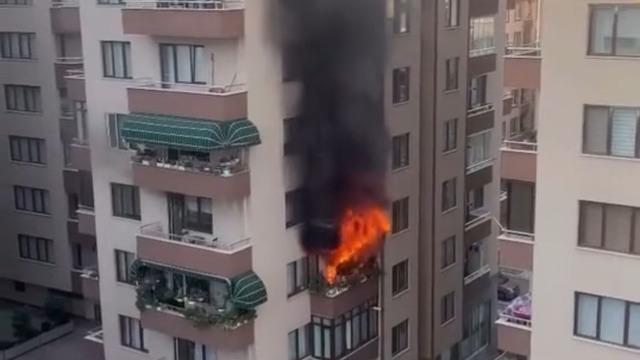 Ocakta unutulan yemek, yangına yol açtı