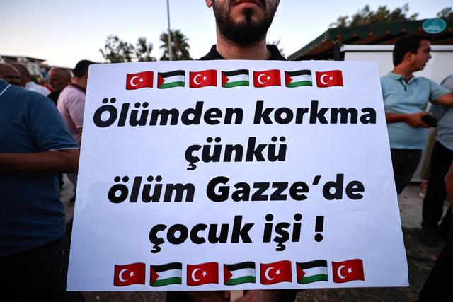 Mersin de Küresel Sumud Filosu nu "selamlama" etkinliği düzenlendi 4