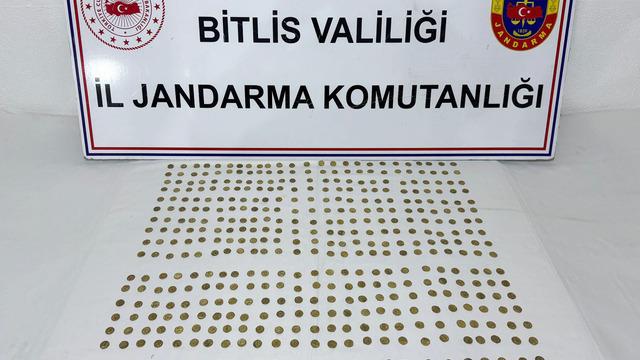 Bitlis'te Roma dönemine ait 500 sikke ele geçirildi