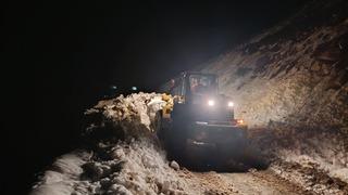 Çığ nedeniyle mahsur kalan 15 kişi ile 8 küçükbaş hayvan kurtarıldı