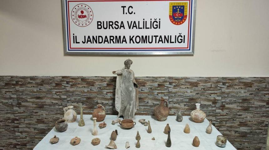 Bursa'da tarihi eser operasyonunda 29 obje ve heykel ele geçirildi