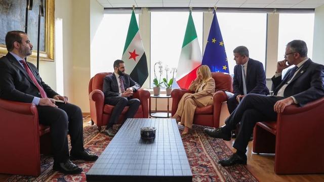 Dünyanın konuştuğu görüşme! Meloni'nin Şara'ya bakışları gündem oldu