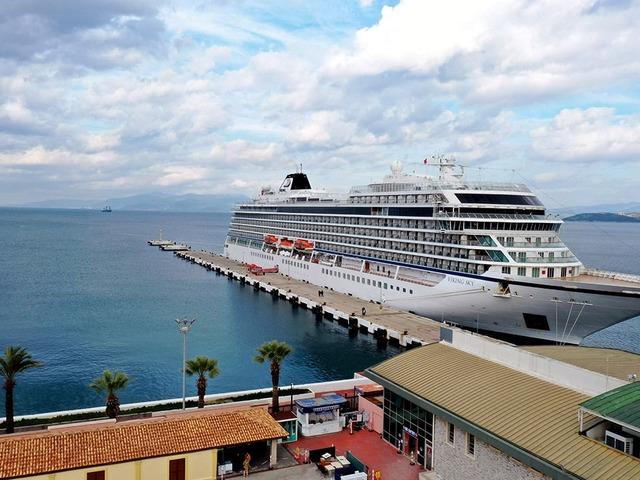 Bakan Ersoy 'Tarihi bir yükseliş' diyerek duyurdu! Kruvaziyer turizminde dev atılım