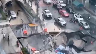 Tayland'da korkunç anlar! Yol çöktü devasa çukur oluştu