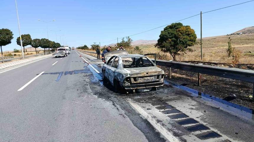 Van’da otomobil yangını