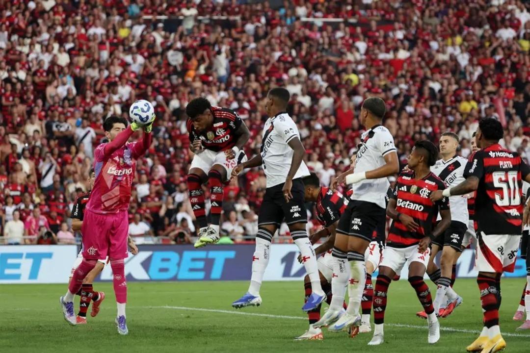 Galatasaray ın gönderdiği Carlos Cuesta ya teknik direktöründen övgü dolu sözler! 2