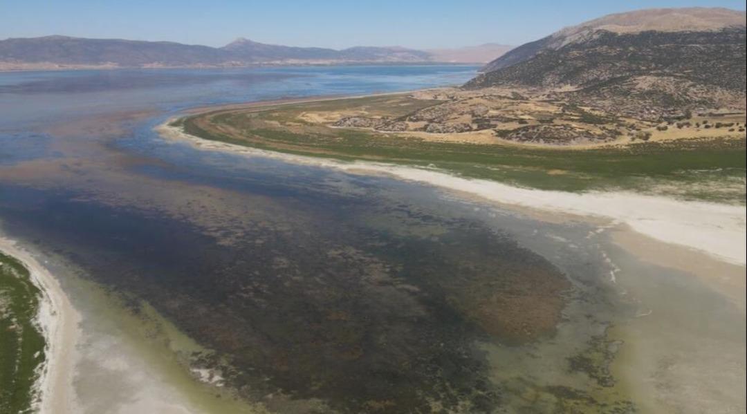 Türkiye nin en büyük 4. gölü kuraklık nedeniyle ikiye bölündü 1