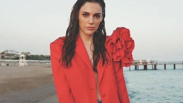 Yağmur Tanrısevsin özel geceye böyle hazırlandı! Bakana bir daha baktırdı