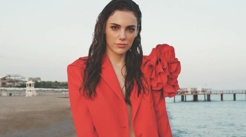 Yağmur Tanrısevsin özel geceye böyle hazırlandı! Bakana bir daha baktırdı