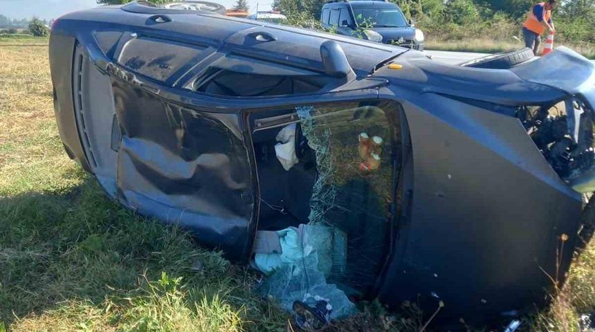 Bolu'da kontrolden çıkan araç takla attı